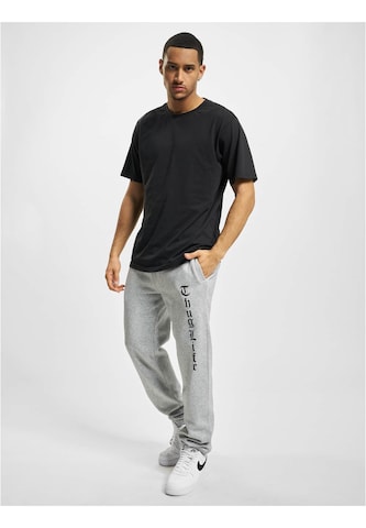 Thug Life Tapered Broek 'Hit The Streets' in Grijs