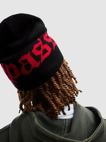 Căciulă 'FASTPASS' de la Bershka pe negru