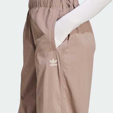 ADIDAS ORIGINALS Loosefit Broek 'Essentials' in Bruin