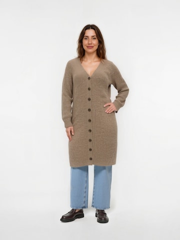 Robes en maille 'VMCLefile' Vero Moda Curve en marron : devant