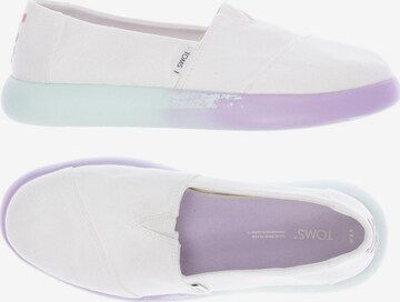 TOMS Flats & Loafers in 39 in White: front