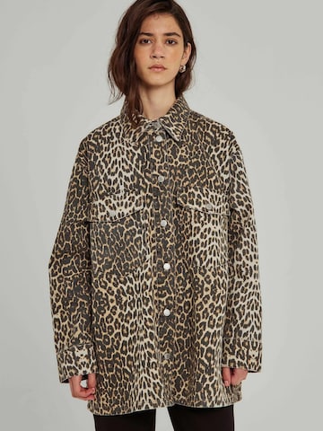 NORR Shirt in Bruin: voorkant