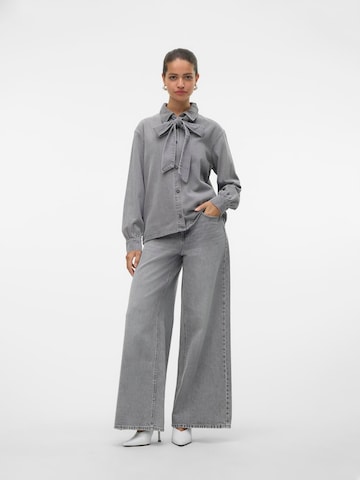 Loosefit Jeans '10317636' di VERO MODA in grigio