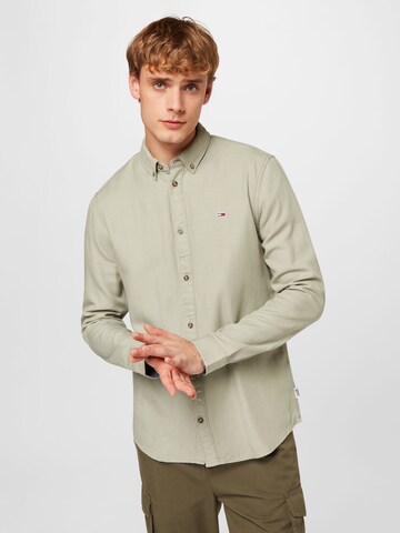 Tommy Jeans Regular fit Button Up Shirt in Green: front