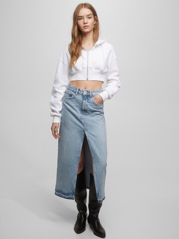 Hanorac de la Pull&Bear pe alb