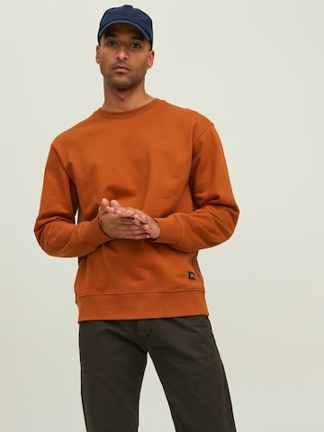 R.D.D. ROYAL DENIM DIVISION Sweatshirt in Oranje: voorkant