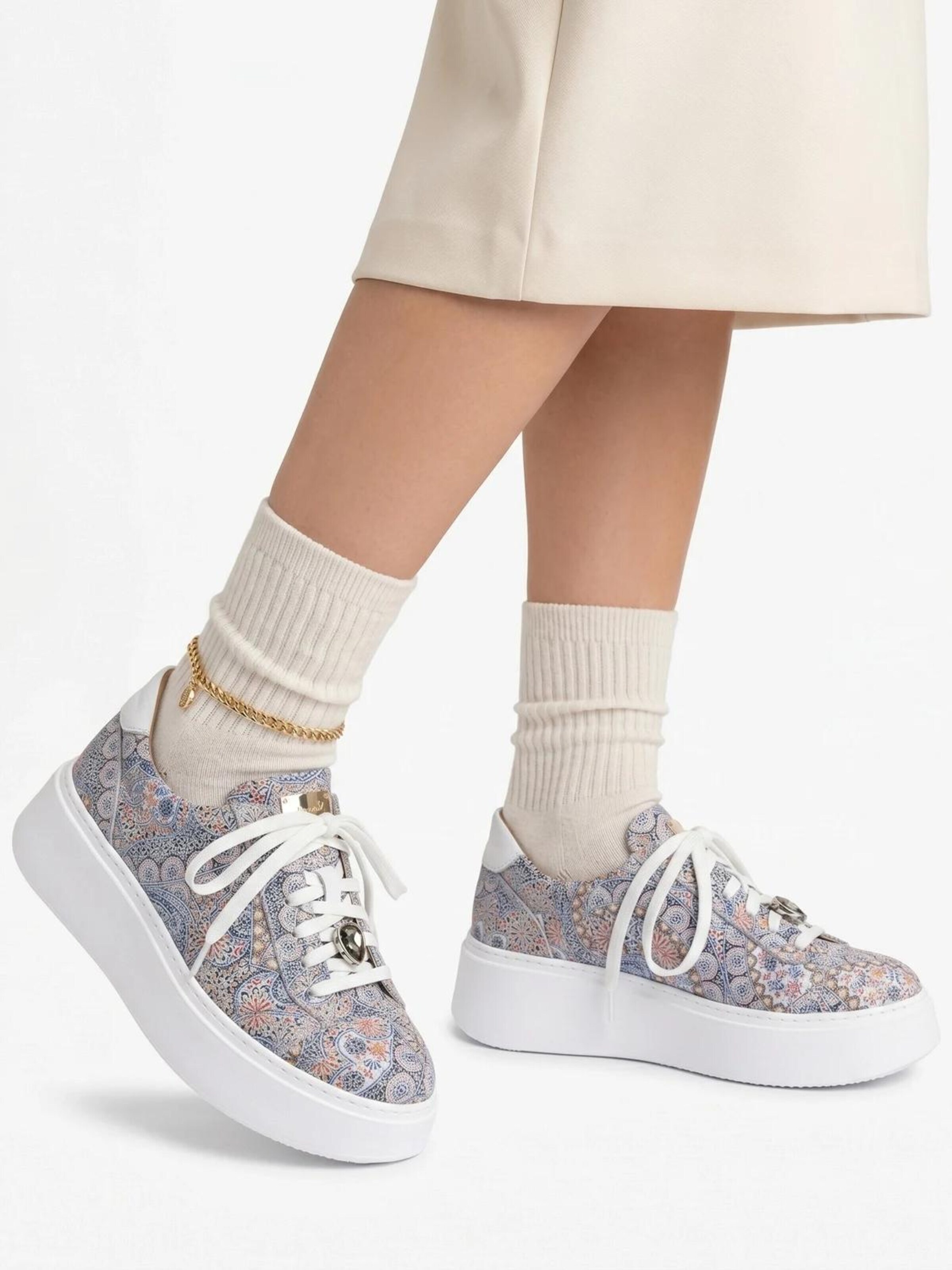 Maciejka Platform trainers '6191W-13/00-8' in Yellow: front