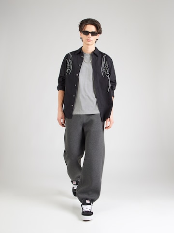 Abercrombie & Fitch - Camiseta 'DEC4 PERFORMANCE' en gris