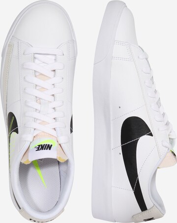 Nike Sportswear Platform trainers in White