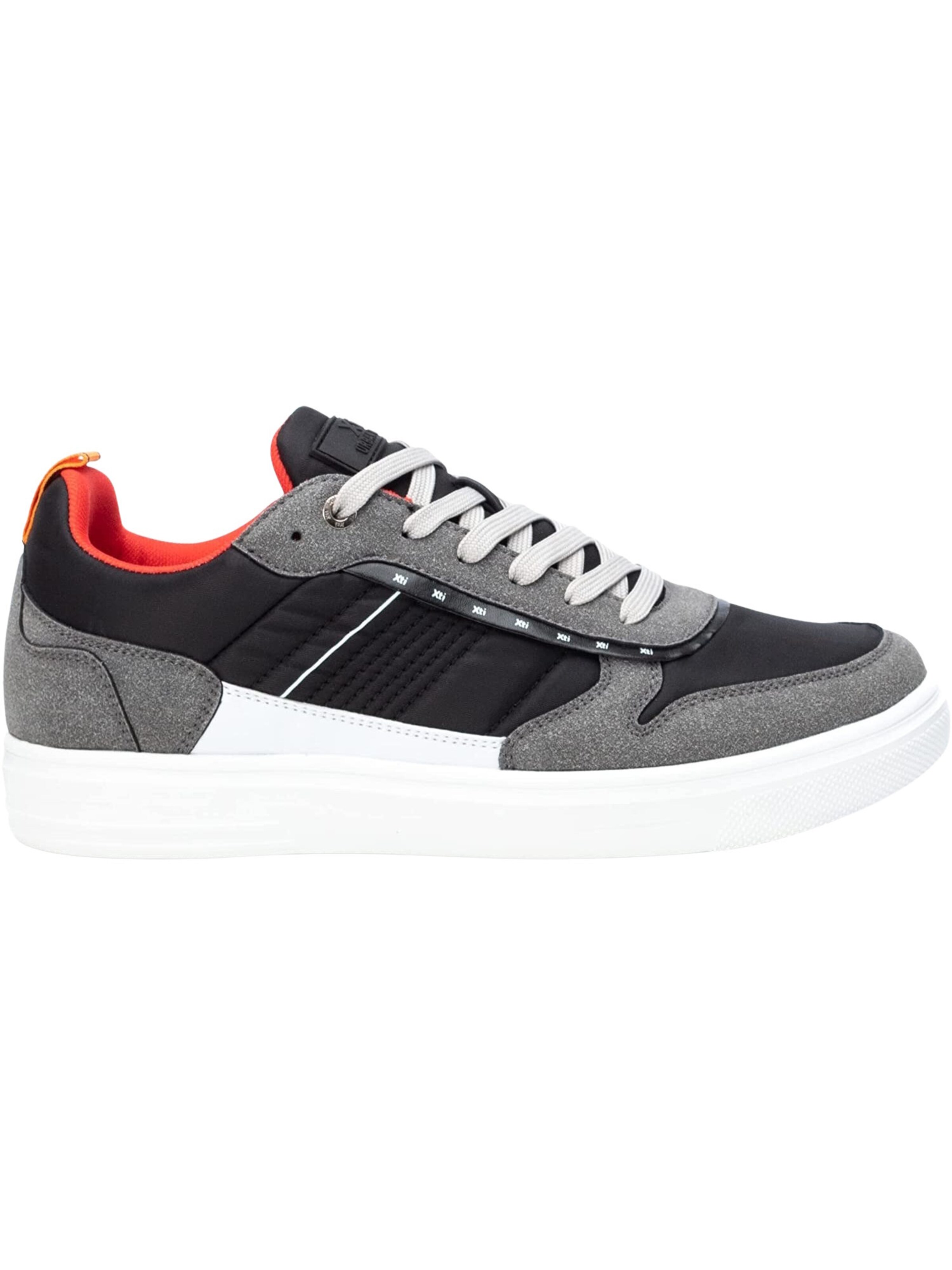 Sneaker bassa di Xti in nero: frontale