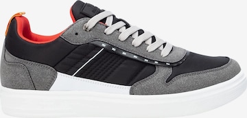 Baskets basses Xti en noir : devant