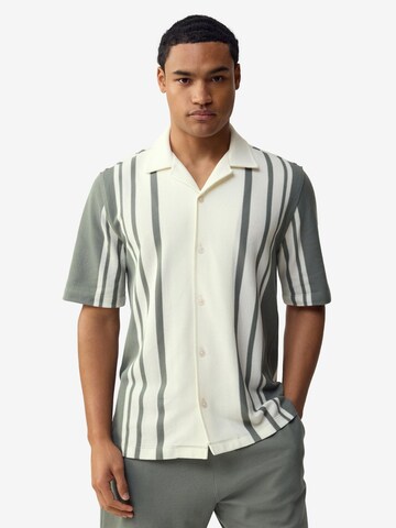 Coupe regular Chemise Next en blanc : devant