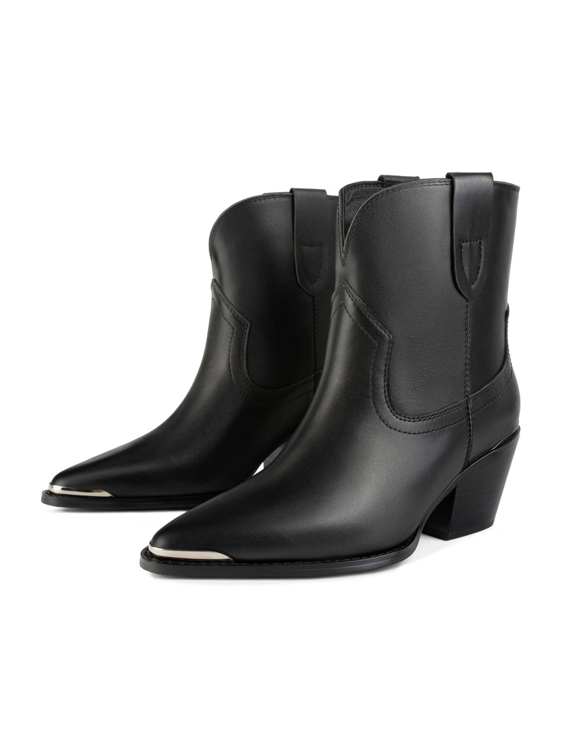 L37 HANDMADE SHOES Ankle boots in Black: front