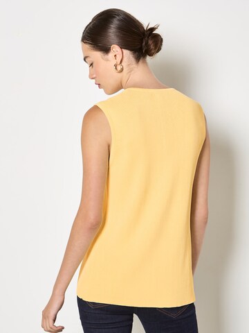 Apricot Klederdrachtjas in Geel