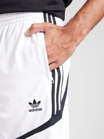 ADIDAS ORIGINALS Szabványos Nadrág 'Archive' - fehér