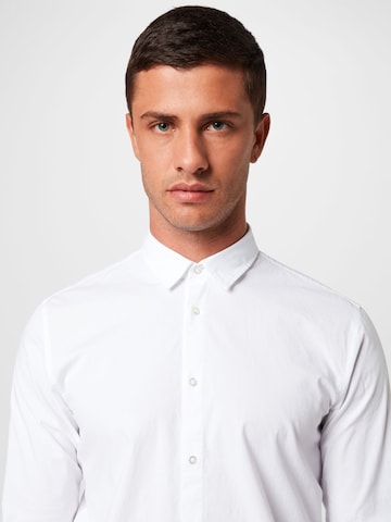 BOSS Orange - Ajuste estrecho Camisa 'Magneton' en blanco