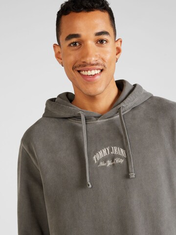 Tommy Jeans - Sudadera 'ARCH VARSITY' en gris