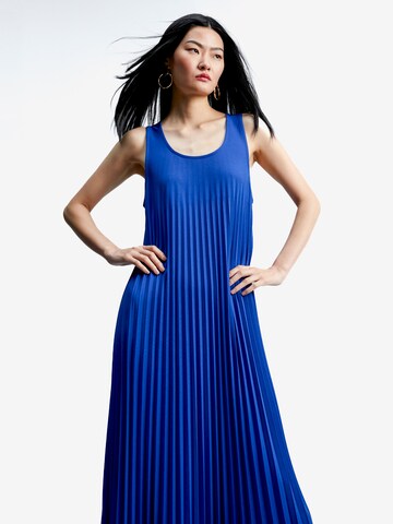 Lola Casademunt Kleid in Blau