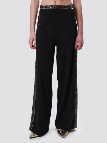 Influencer Loose fit Trousers in Black: front
