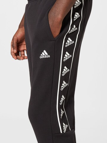 ADIDAS SPORTSWEAR Дънки Tapered Leg Спортен панталон 'Brandlove' в черно