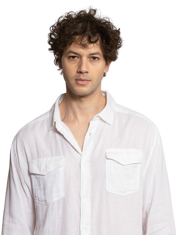 Coupe regular Chemise LDB en blanc