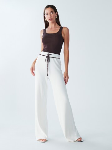 Wide leg Pantaloni 'ELENOR' di BWLDR in bianco: frontale
