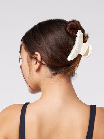 Accesorii pentru păr 'Claw Clip' de la YO-GAYA pe alb