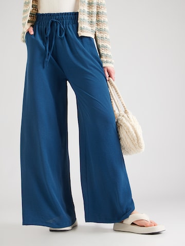 ABOUT YOU Широкий Штаны 'Astrid' в Синий: спереди