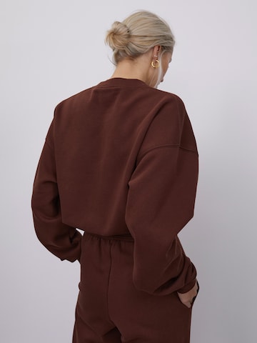 Sweat-shirt 'Rosa' LeGer by Lena Gercke en marron