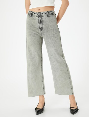 Koton Loosefit Jeans in Grijs: voorkant