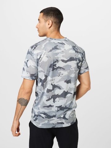 T-Shirt fonctionnel NIKE en gris