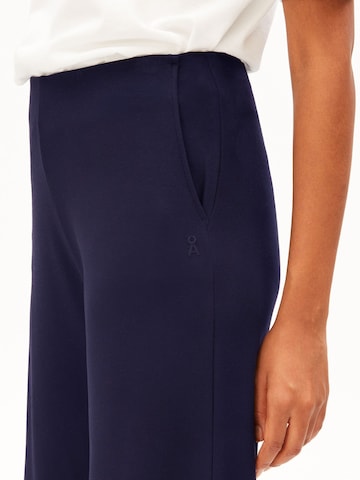 ARMEDANGELS Wide leg Bandplooibroek in Blauw