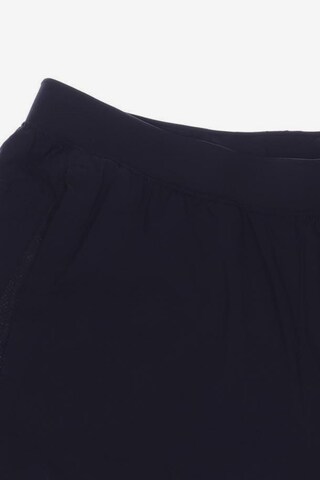 UNDER ARMOUR Shorts 34 in Schwarz