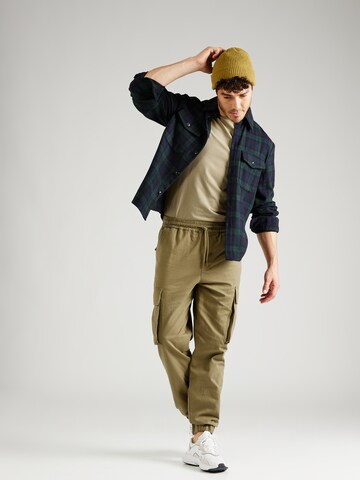 Tapered Pantaloni cargo 'Adriano' di ABOUT YOU x Jaime Lorente in verde