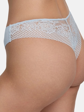 String 'Tanga mit Spitze' di cfab (formerly creamy fabrics) in blu