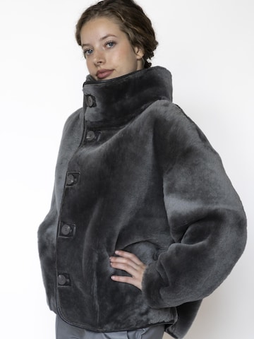 Just things we like - Chaqueta de invierno 'KIKU Reversible Shearling Jacket' en gris