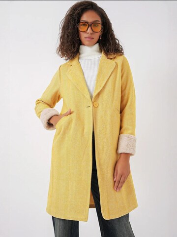 Bigdart Tussenmantel in Geel: voorkant