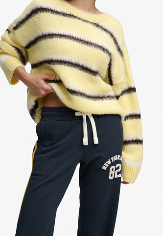 Superdry & Co Loosefit Broek 'Athletic Essentials' in Rood