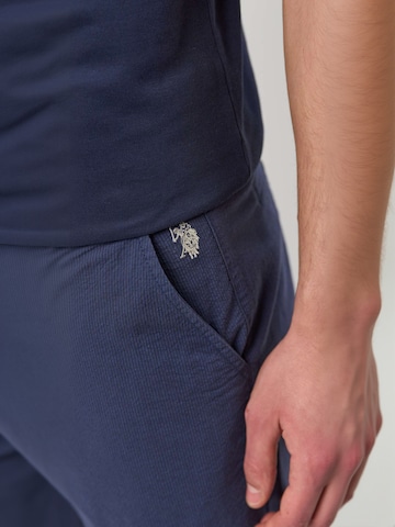 U.S. POLO ASSN. Szabványos Nadrág ' Chris ' - kék