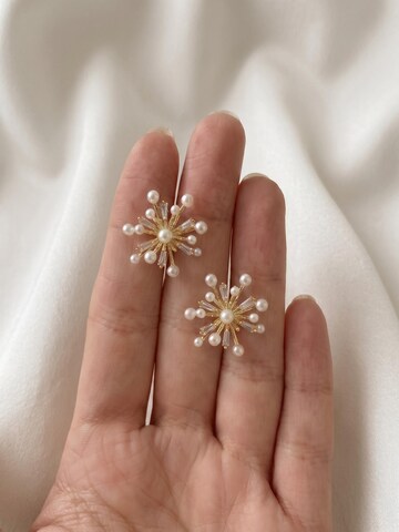 Kamakula Ohrringe 'Pearl Cluster'‌‌‌‌‌‌‌ in Weiß