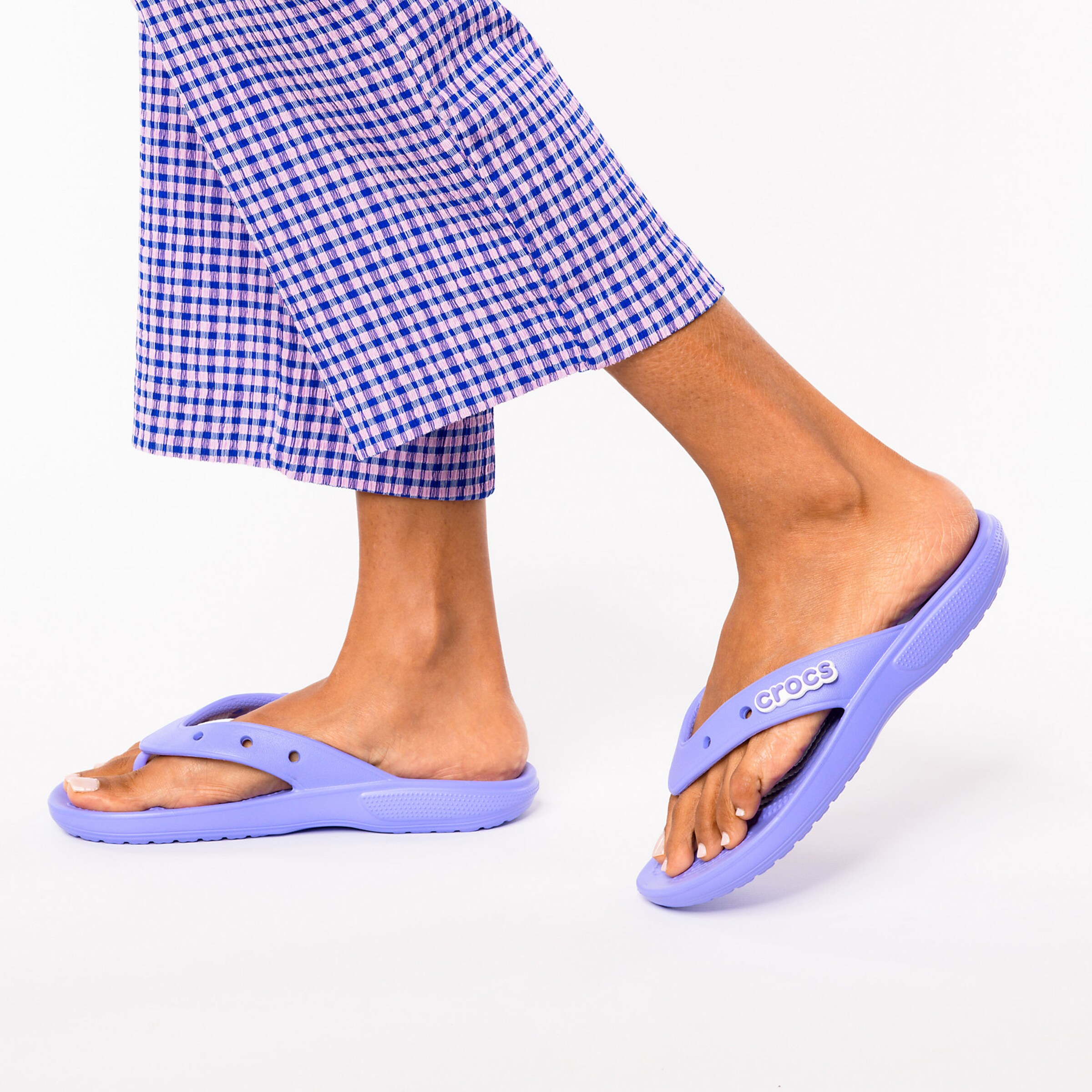 Frauen Sandalen Crocs Zehentrenner in Violettblau - IN99307 Frauen Sandalen Crocs Zehentrenner in Violettblau - IN99307