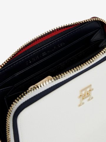 TOMMY HILFIGER Pénztárcák 'Essential' - bézs