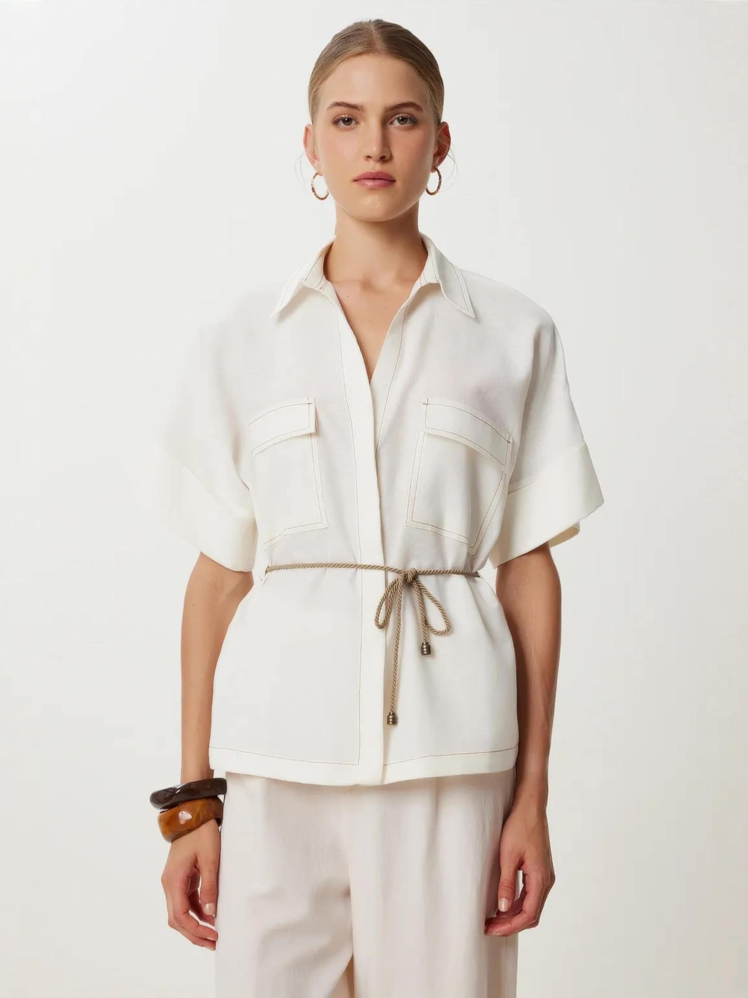 Happiness İstanbul Shirt in Wit: voorkant