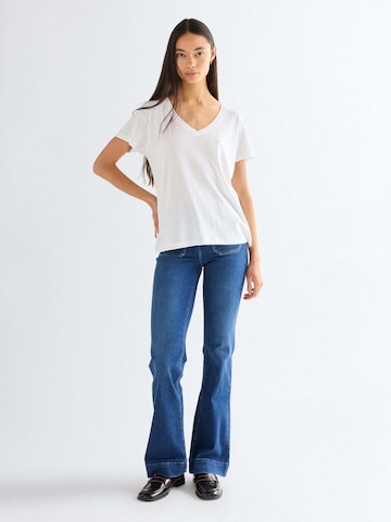 WRANGLER Shirt 'Easy V Neck' in White