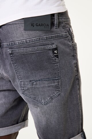 GARCIA Regular Shorts 'Russo' in Grau