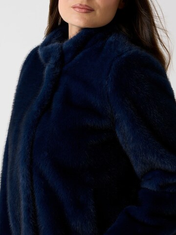 GUESS Between-Season Jacket in Blue