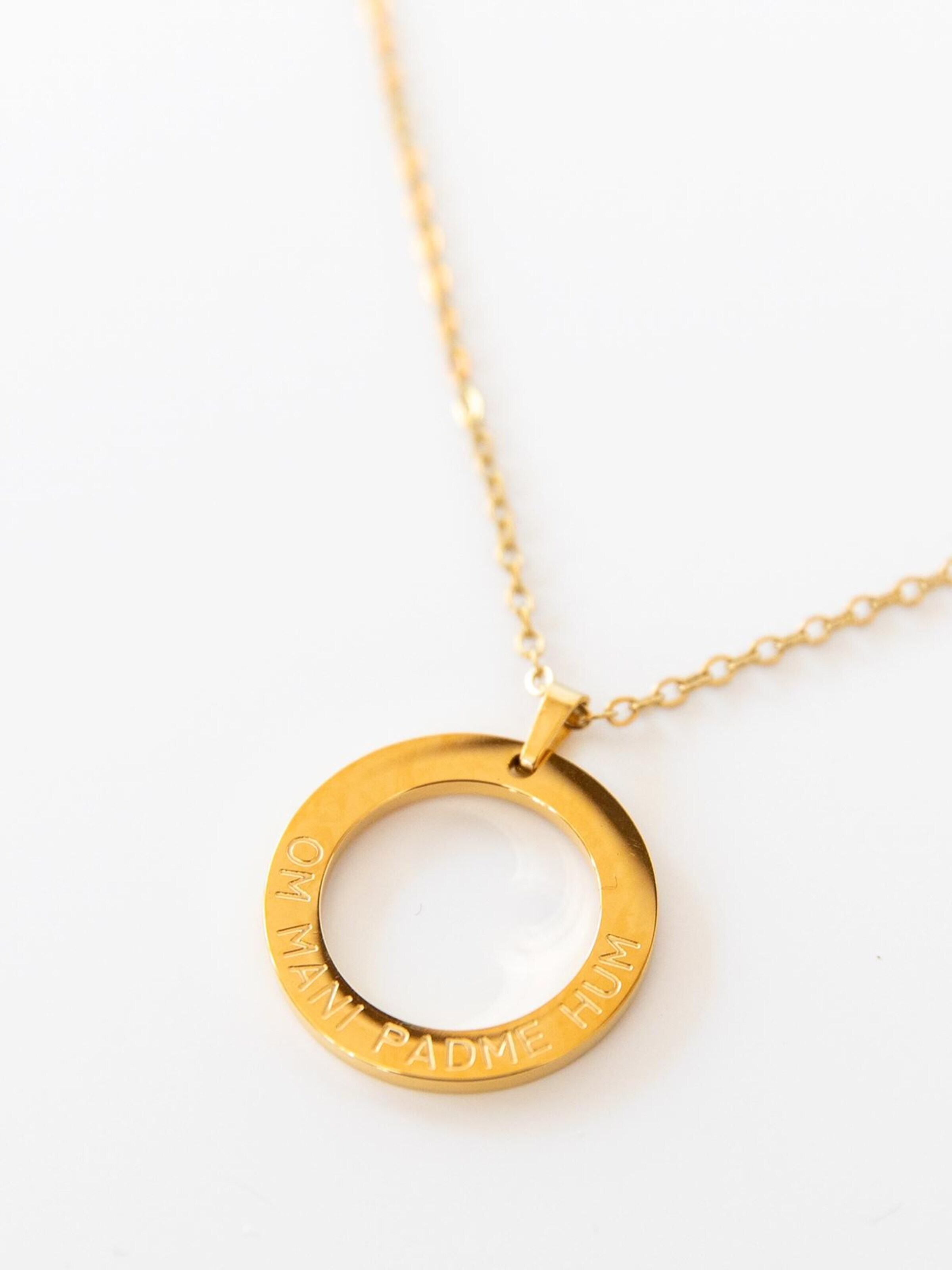 Divasya Kette 'Om Mani Padme Hum'‌‌‌‌‌‌‌‌‌‌ in Gold