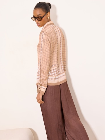 Lipsy Pusero värissä beige