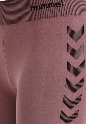 Hummel Skinny Fit Спортен панталон 'First' в розово