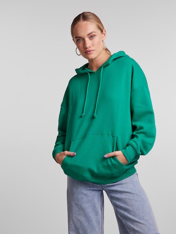 Sweat-shirt 'Chilli' PIECES en vert : devant